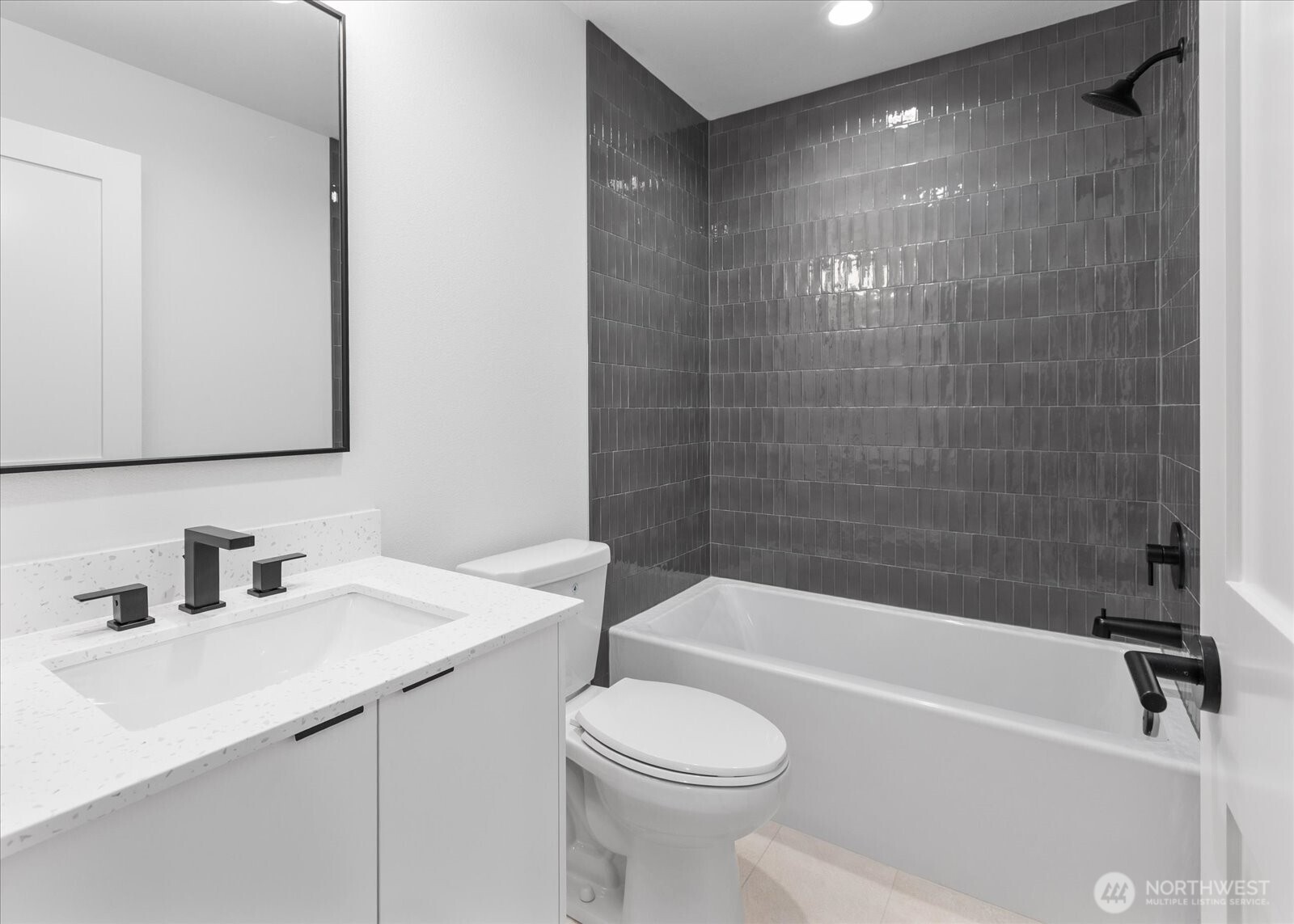 10738 Interlake Avenue North Seattle, WA 98133 - Photo 18 of 27