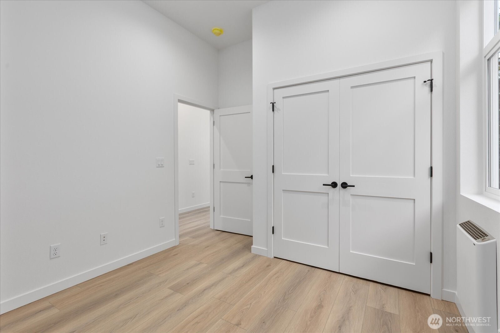 10738 Interlake Avenue North Seattle, WA 98133 - Photo 20 of 27