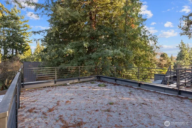 $879,950 | 10738 Interlake Avenue North, Seattle, WA 98133