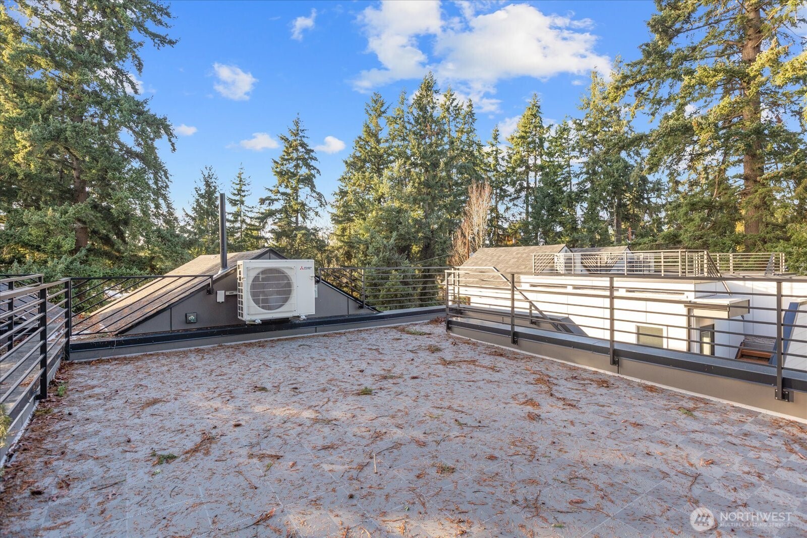 10738 Interlake Avenue North Seattle, WA 98133 - Photo 24 of 27