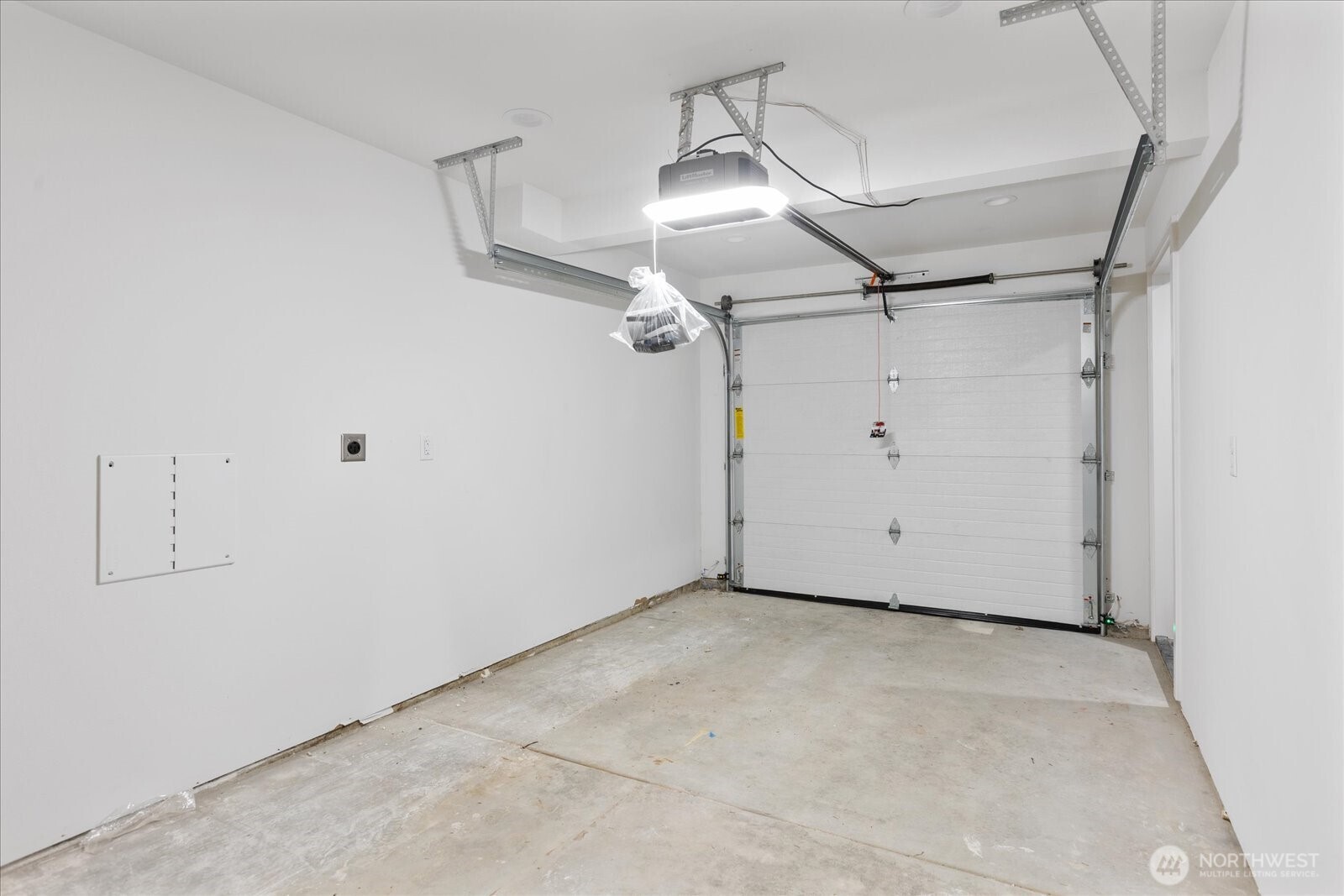 10738 Interlake Avenue North Seattle, WA 98133 - Photo 26 of 27