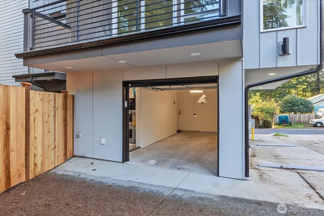 $879,950 | 10738 Interlake Avenue North, Seattle, WA 98133