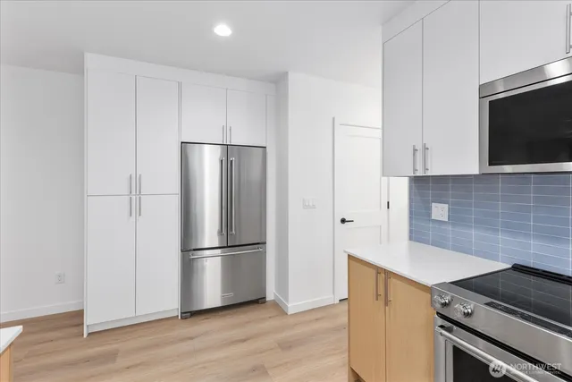 $879,950 | 10738 Interlake Avenue North, Seattle, WA 98133