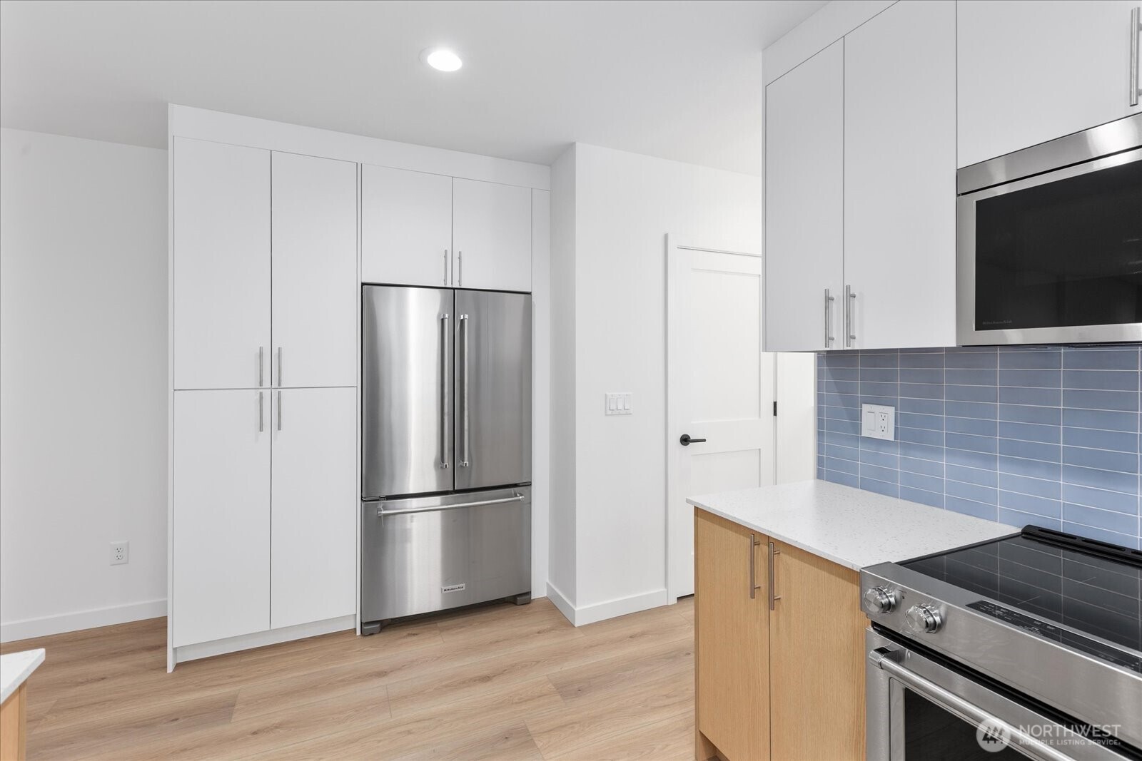 10738 Interlake Avenue North Seattle, WA 98133 - Photo 5 of 27