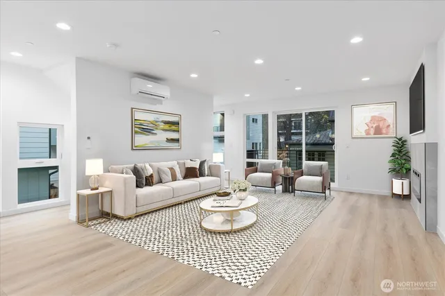 $879,950 | 10738 Interlake Avenue North, Seattle, WA 98133