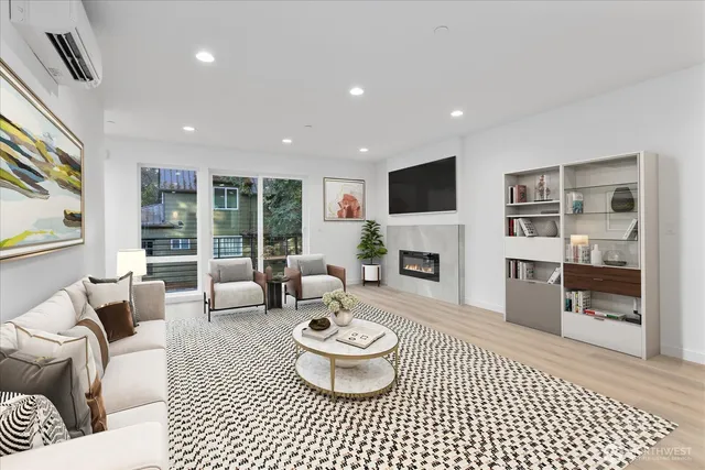 $879,950 | 10738 Interlake Avenue North, Seattle, WA 98133