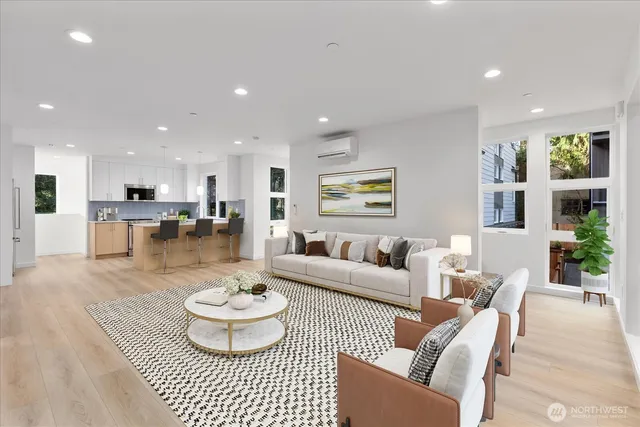 $879,950 | 10738 Interlake Avenue North, Seattle, WA 98133