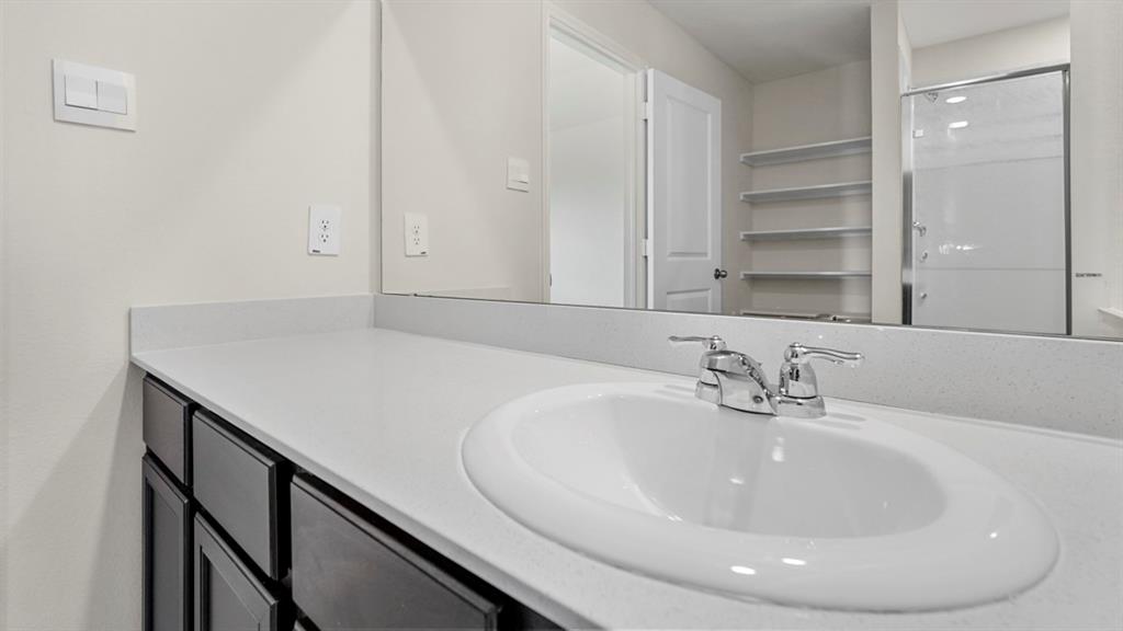 512 Yellow Rose Road Princeton, TX 75407 - Photo 3 of 37 a bathroom with a sink and a mirror