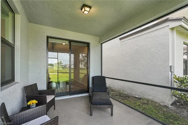 a view of a front of house with a yard