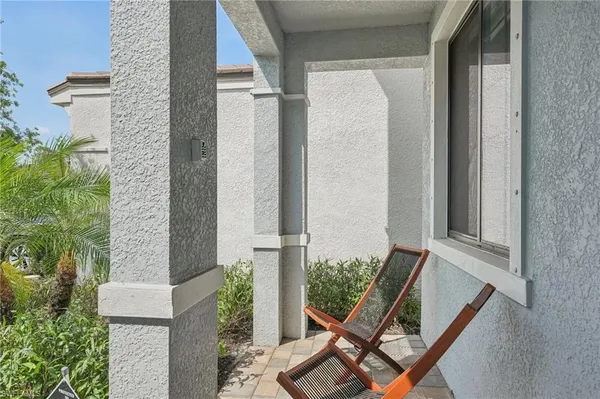 a view of an entryway with patio
