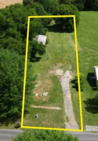 a view of a small yard