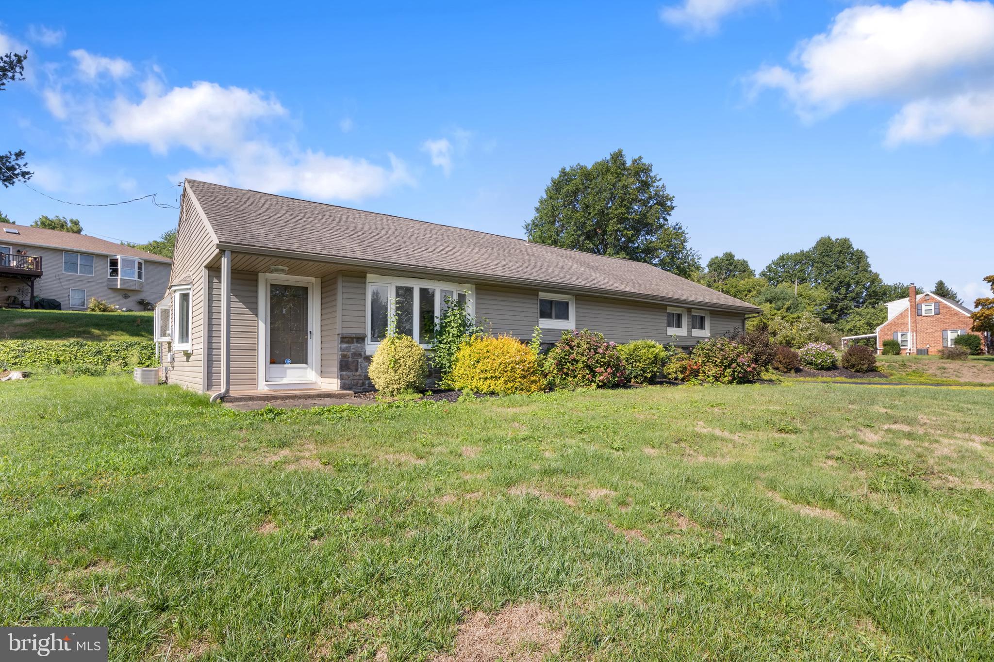 740 Hammond Road York, PA 17406 - Photo 1 of 32 Gallery Image 1