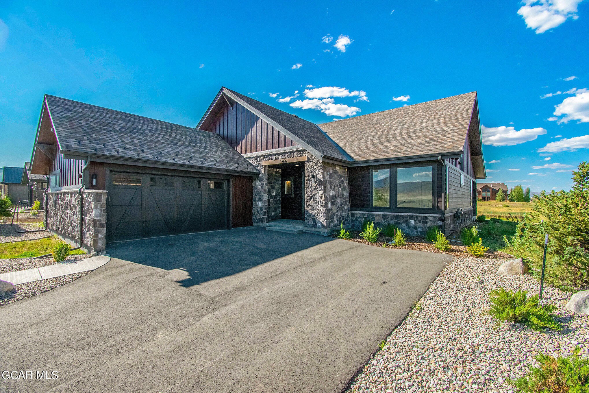 500 Thompson Road Exterior