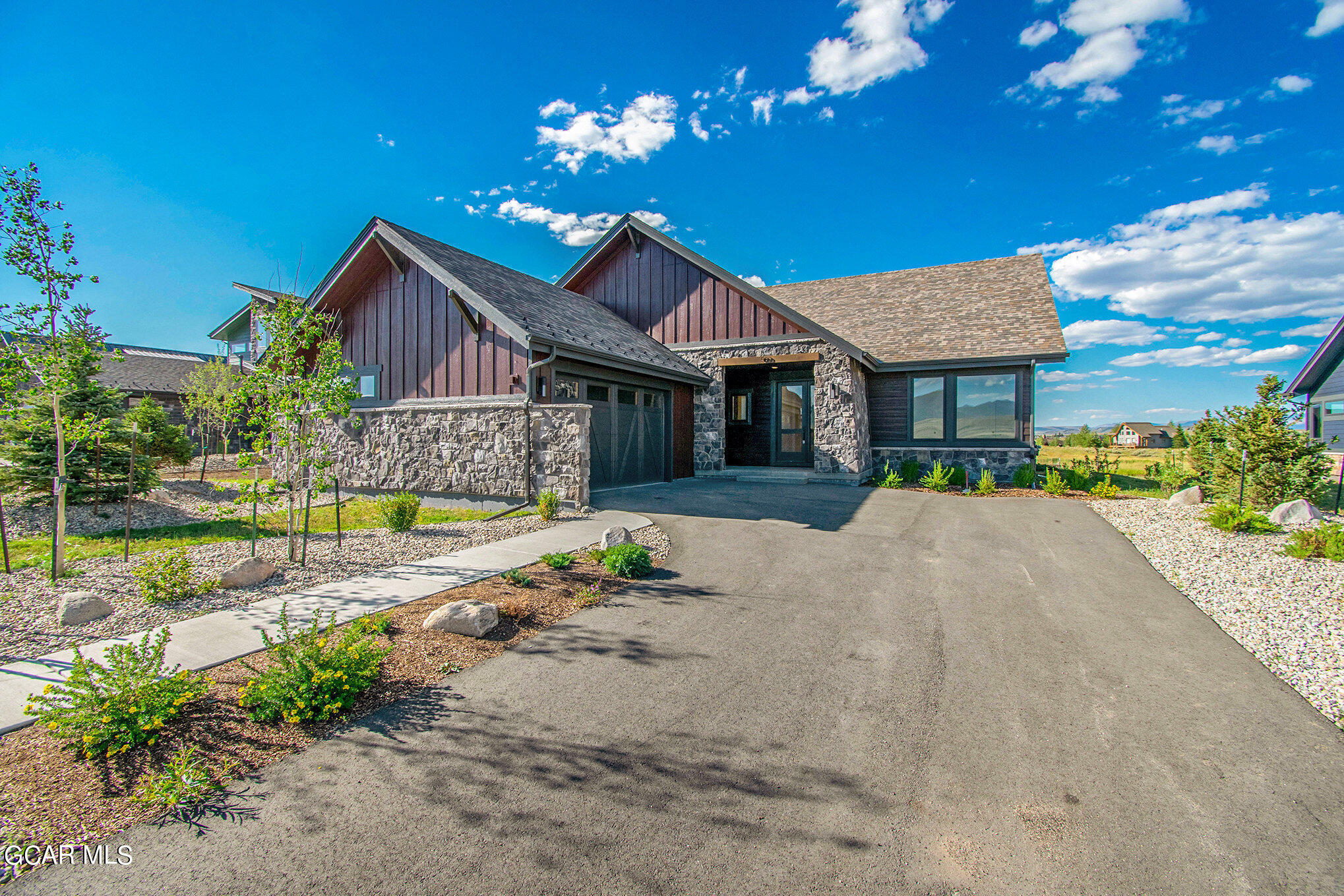 500 Thompson Road Exterior