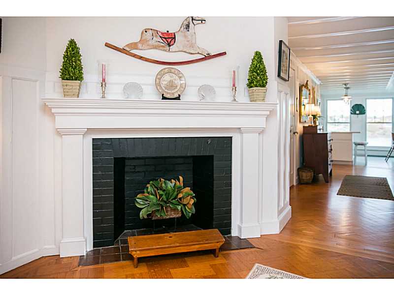 44 Bliss Mine Road, Unit 5 Middletown, RI 02842 - Photo 6 of 25 Entry.