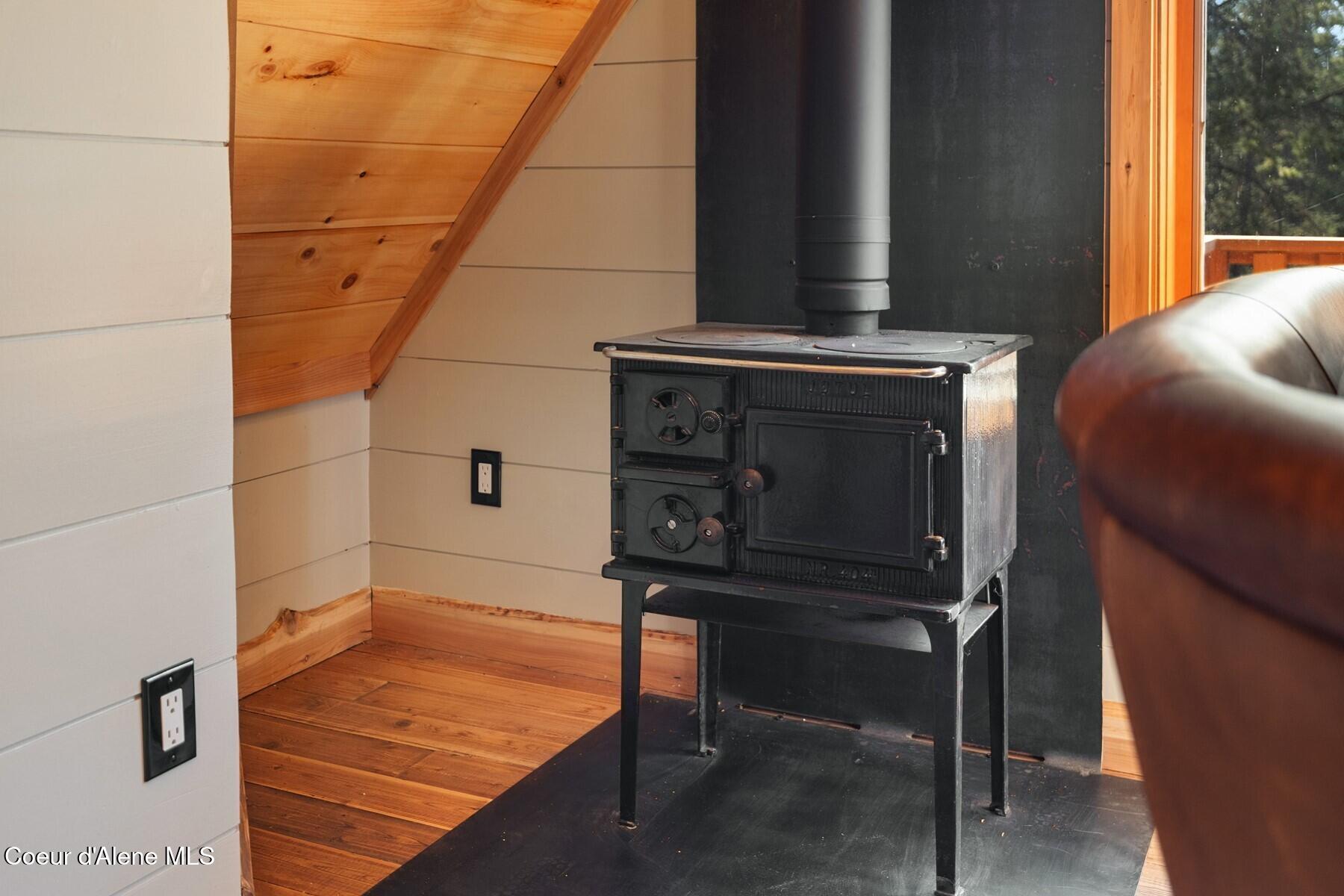 93 Broten Way Sagle, ID 83860 - Photo 14 of 67 Vintage cook stove