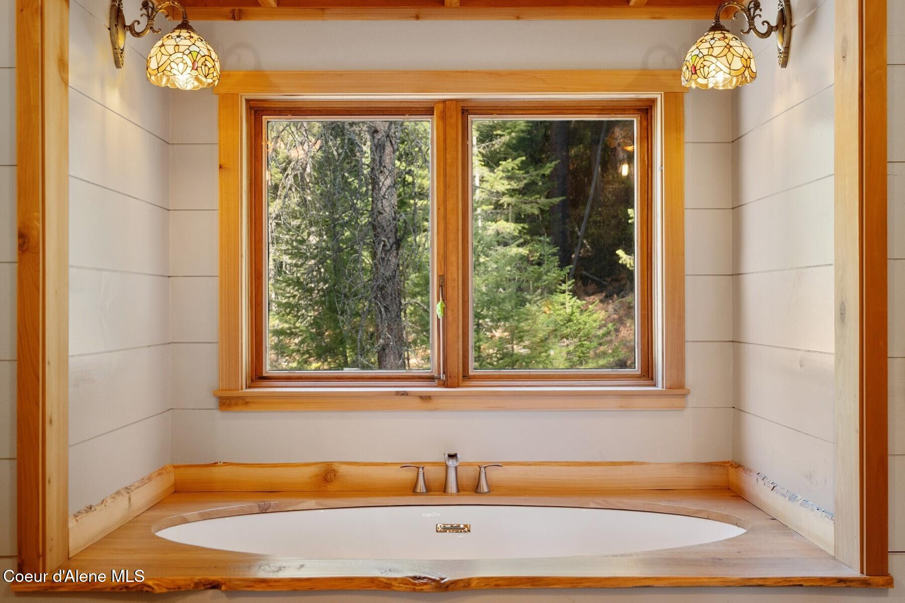 93 Broten Way Sagle, ID 83860 - Photo 19 of 67 Soaking tub
