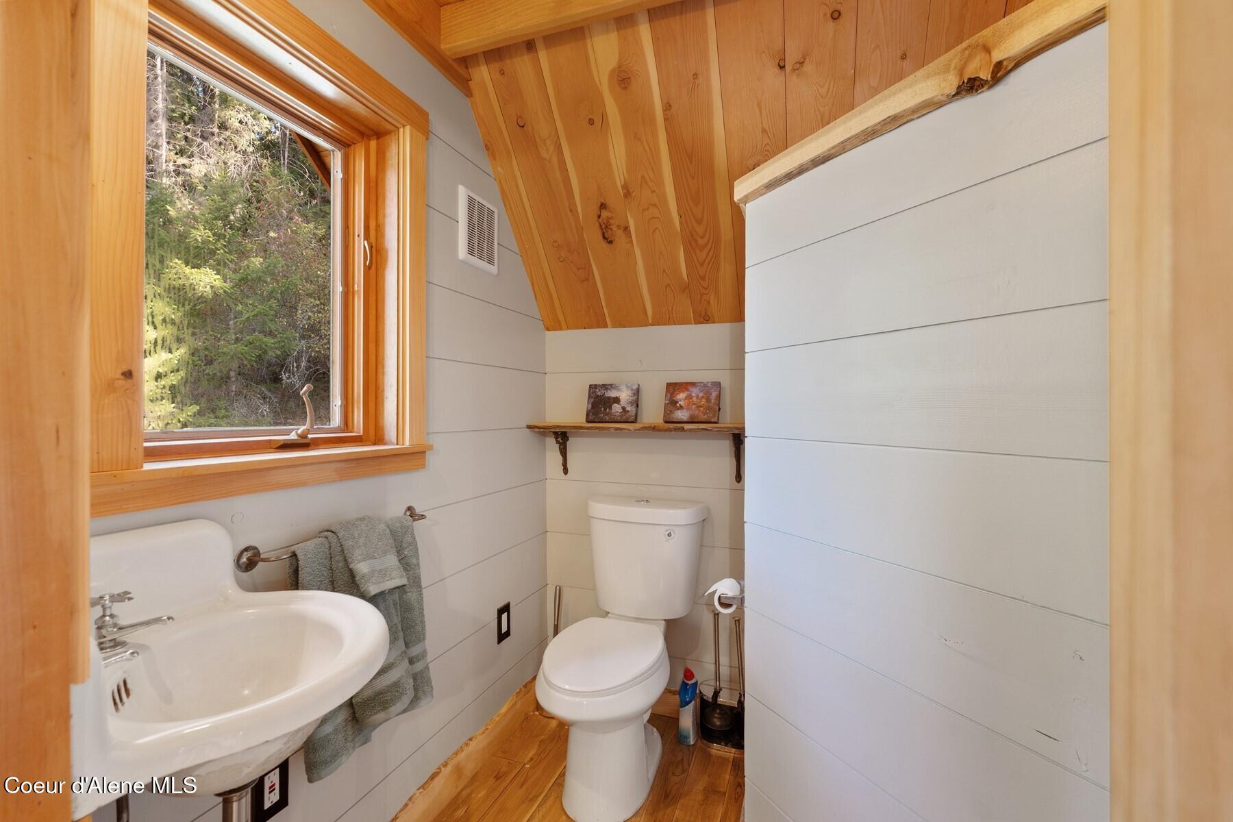 93 Broten Way Sagle, ID 83860 - Photo 21 of 67 Main bathroom Suite