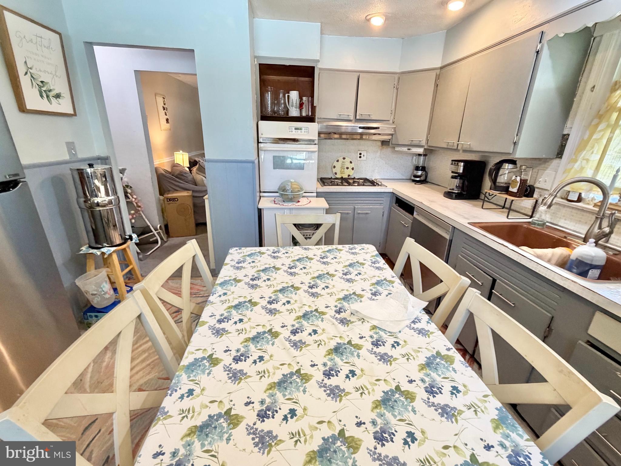 130 Kinsman Road Florence, NJ 08518 - Photo 6 of 36 Eat In Kitchen