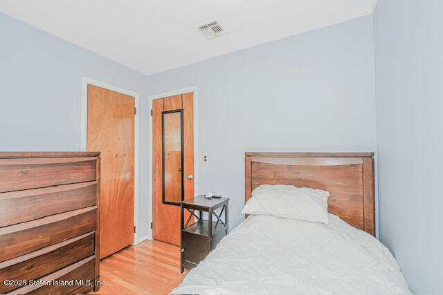 122 Retford Avenue Staten Island, NY 10312 - Photo 16 of 29 a bedroom with a bed and a window