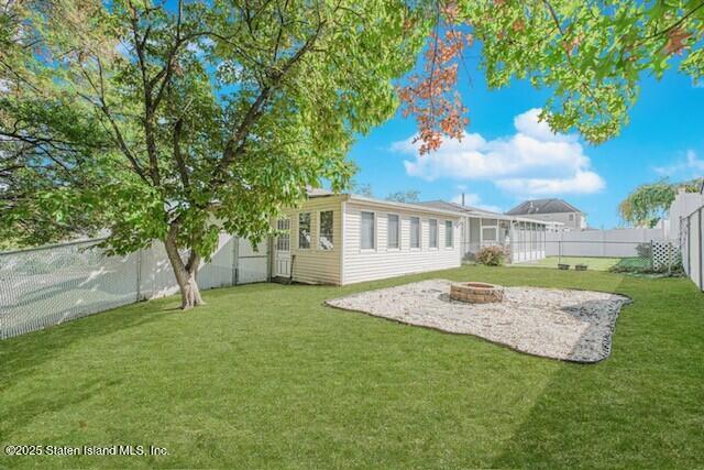 122 Retford Avenue Staten Island, NY 10312 - Photo 4 of 29 a view of house with backyard and garden