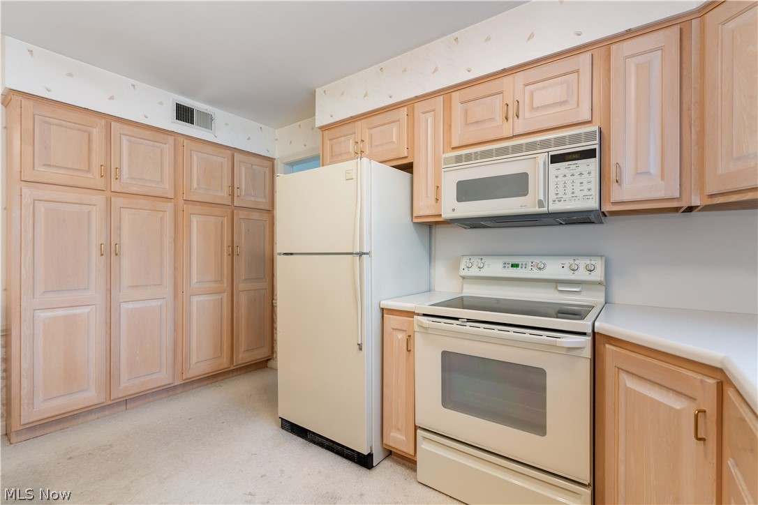 2240 Devonshire Road Northwest Canton, OH 44708 - Photo 10 of 36 Check out that huge pantry area!