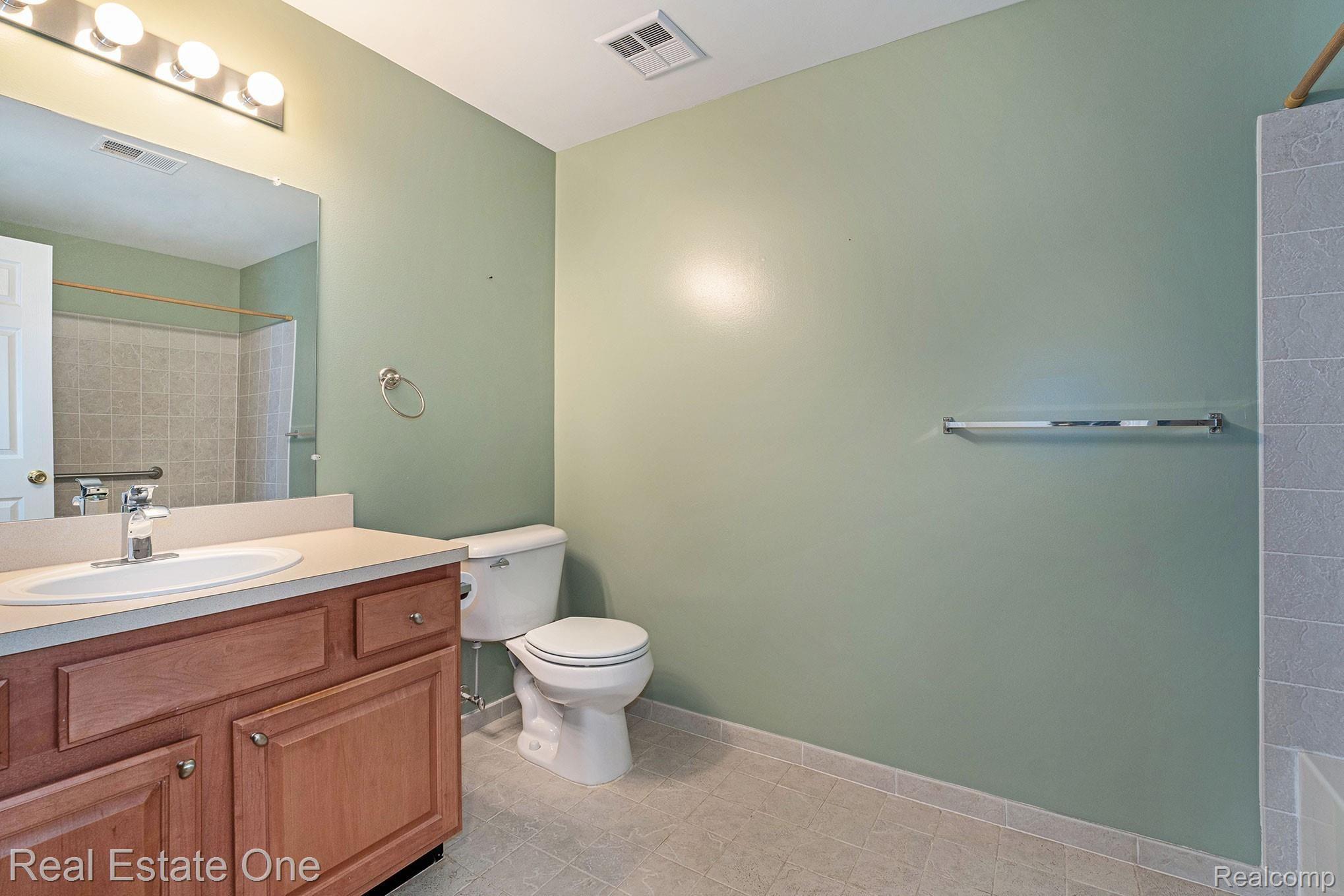 1794 Flagstone Circle Rochester, MI 48307 - Photo 17 of 25 DSC00380.jpg