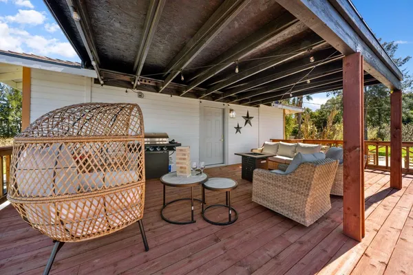a view of a back yard of the house