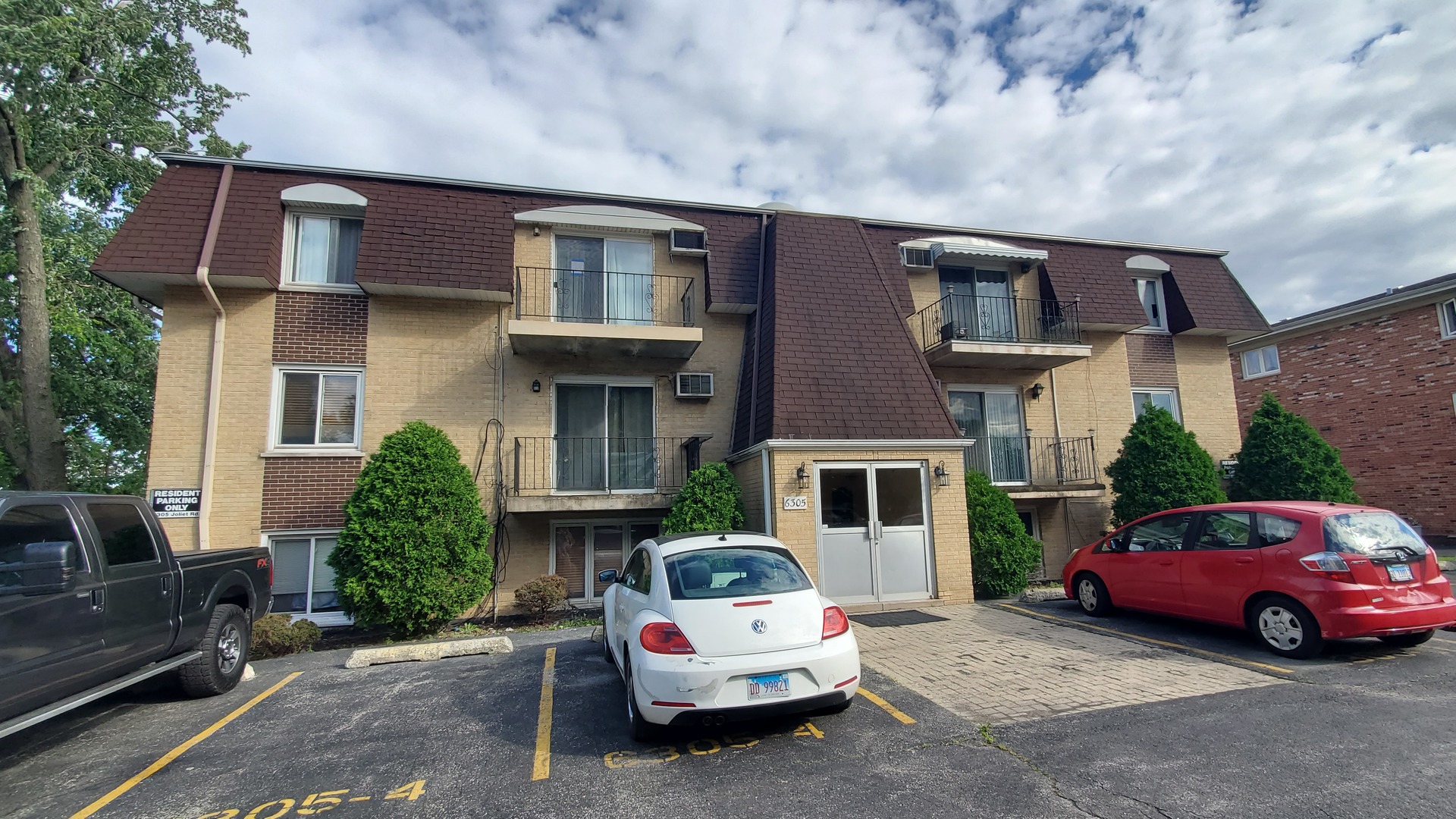 6305 Joliet Road, Unit 5 La Grange, IL 60525 - Photo 3 of 3