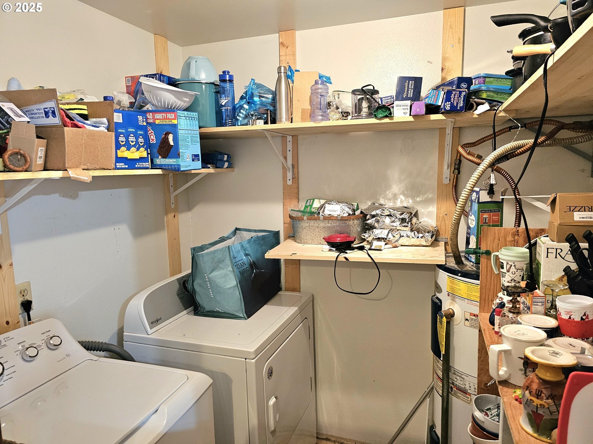 773 Boone Road Southeast, Unit 20 Salem, OR 97302 - Photo 11 of 20 a view of washer and dryer sitting on a table