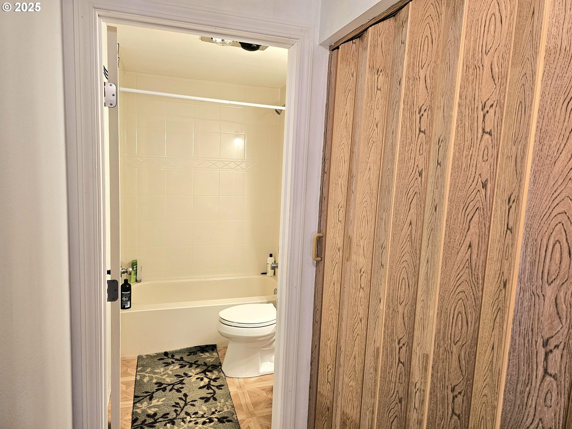 773 Boone Road Southeast, Unit 20 Salem, OR 97302 - Photo 15 of 20 a bathroom with a shower curtain a sink and a toilet