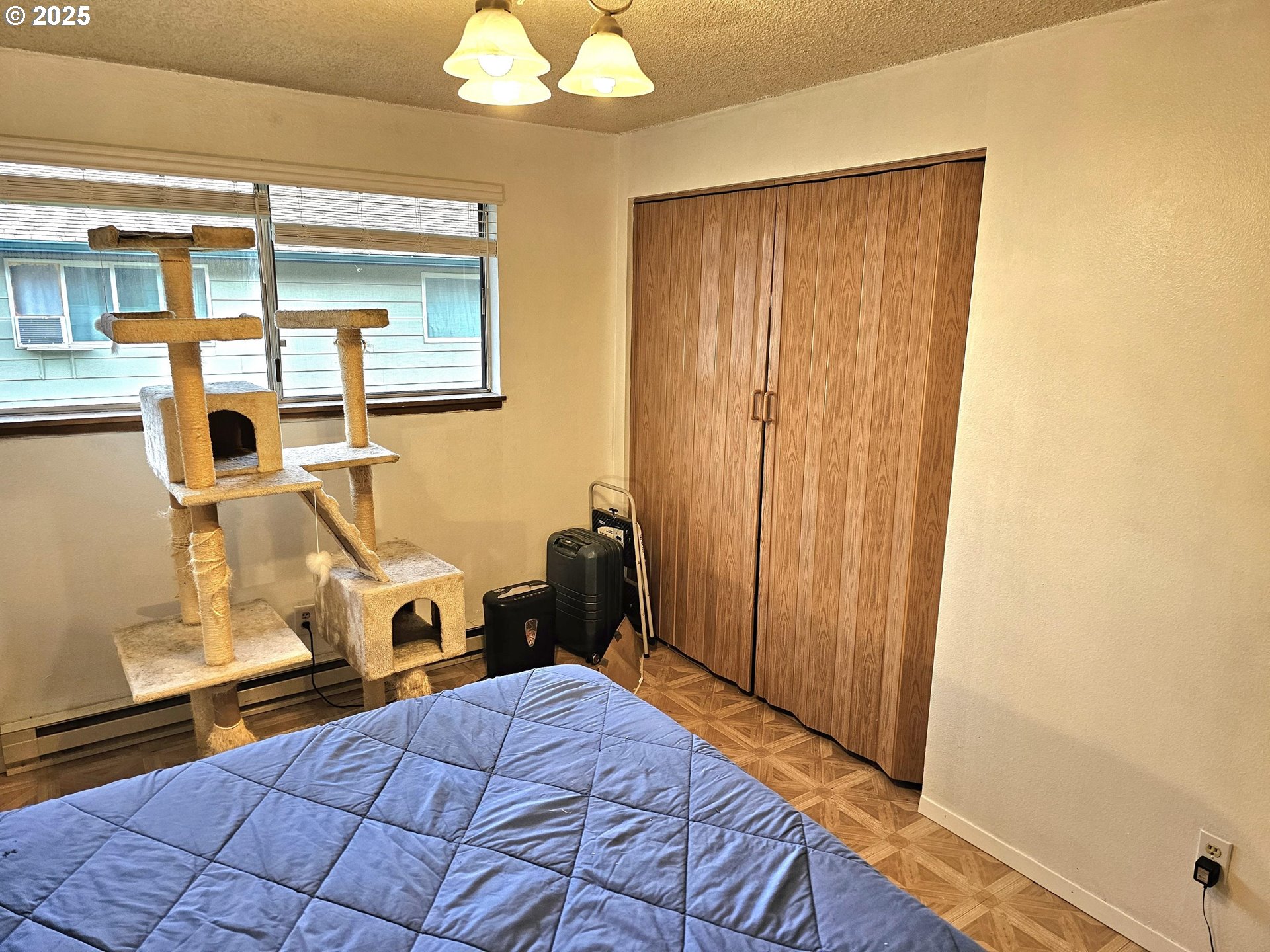 773 Boone Road Southeast, Unit 20 Salem, OR 97302 - Photo 17 of 20 a bedroom with a bed and a chandelier