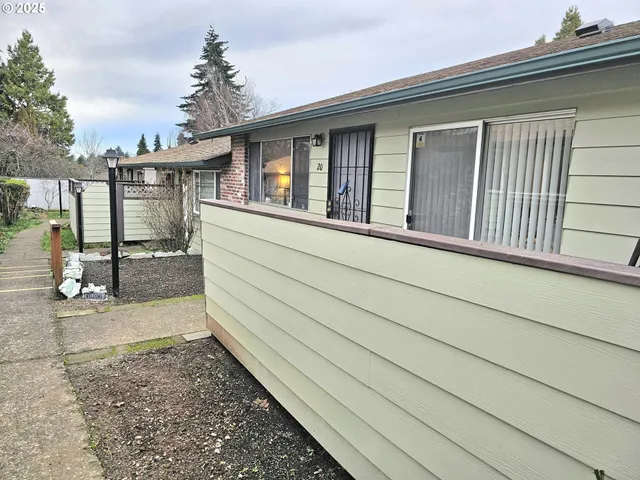 a view of a house with backyard and porch