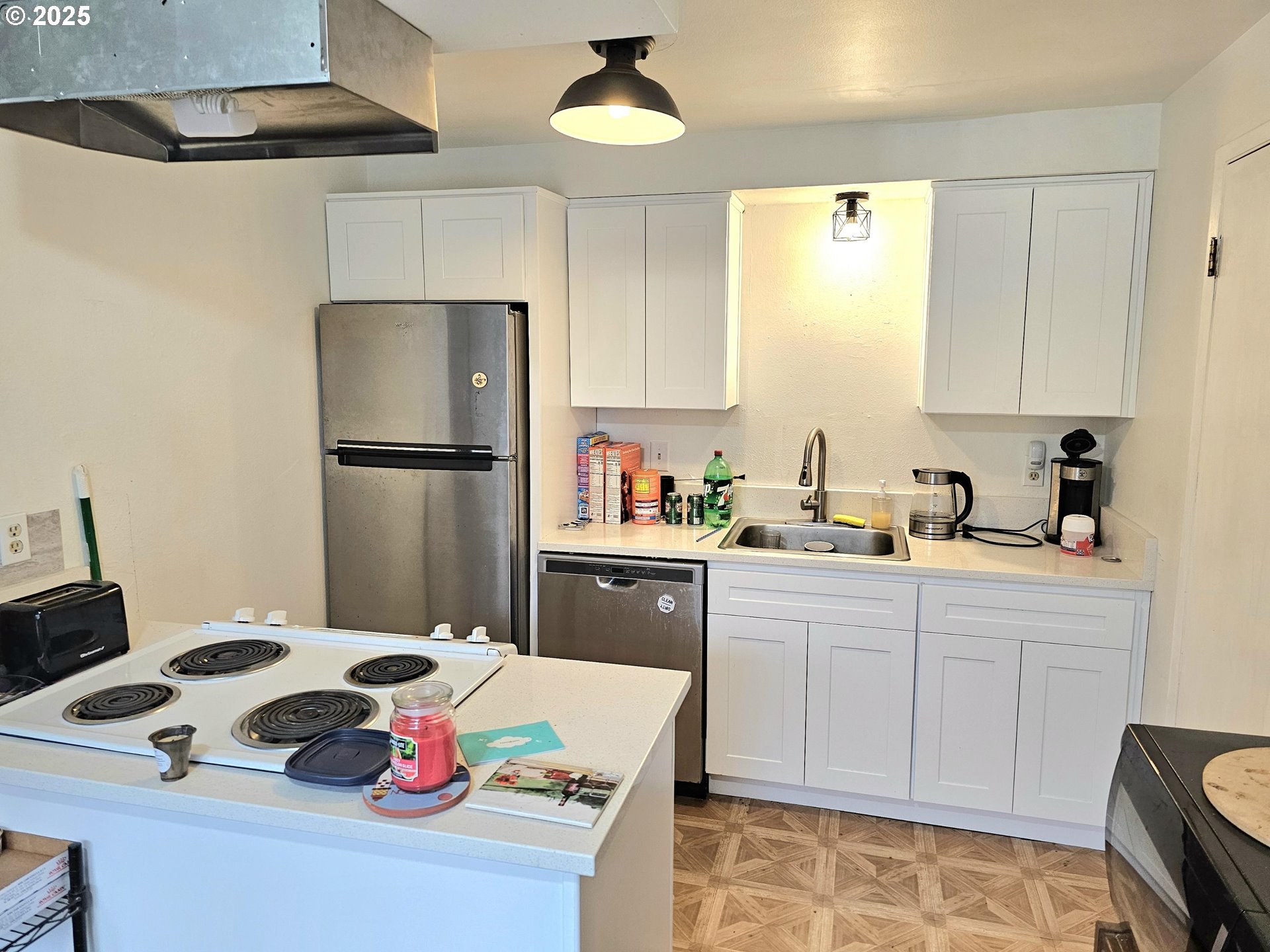 773 Boone Road Southeast, Unit 20 Salem, OR 97302 - Photo 7 of 20 a kitchen with a sink a stove and refrigerator