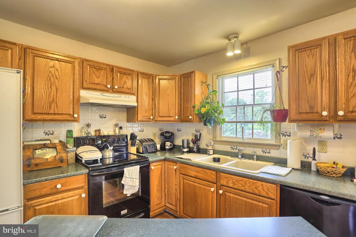 660 Kraybill Church Road Mount Joy, PA 17552 - Photo 11 of 34 Gallery Image 11