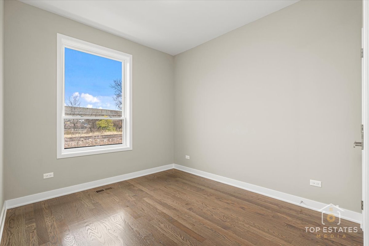 3638 South Western Avenue, Unit F Chicago, IL 60632 - Photo 26 of 36 an empty room with a window