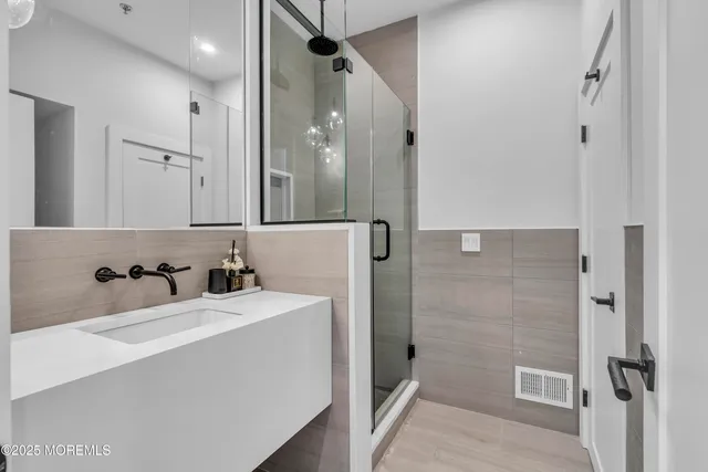 $8,500 | 15 Madison Avenue, Long Branch, NJ 07740