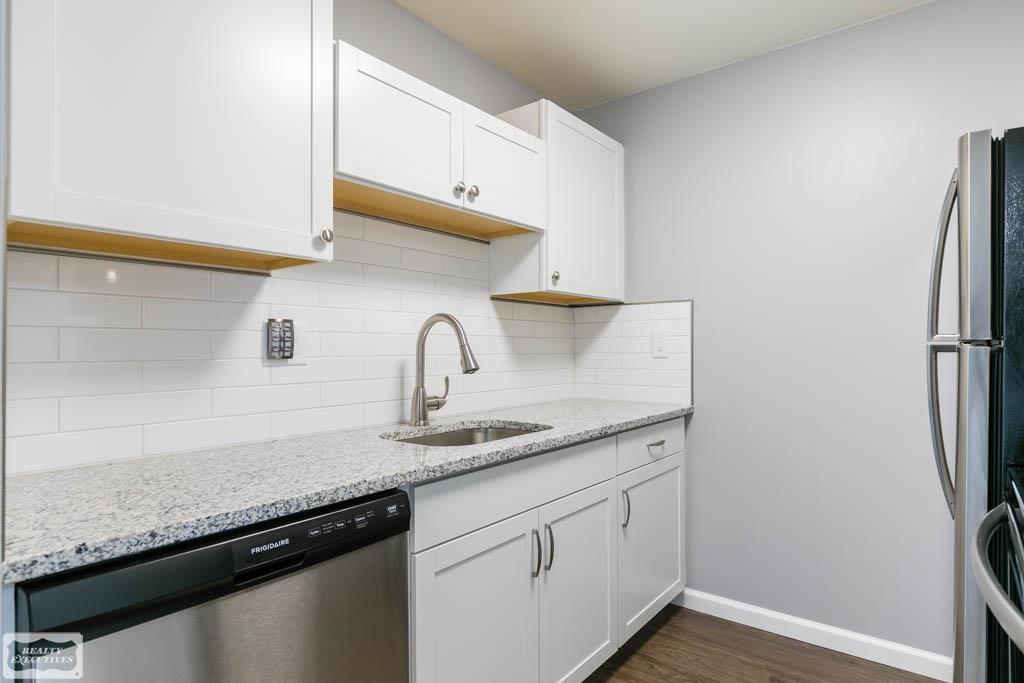 4917 Crooks Road Royal Oak, MI 48073 - Photo 9 of 20 31374573-8.JPG