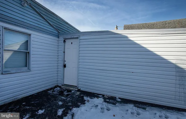 a view of a back yard