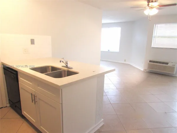 $1,500 | 4581 West McNab Road, Unit 17, Pompano Beach, FL 33069