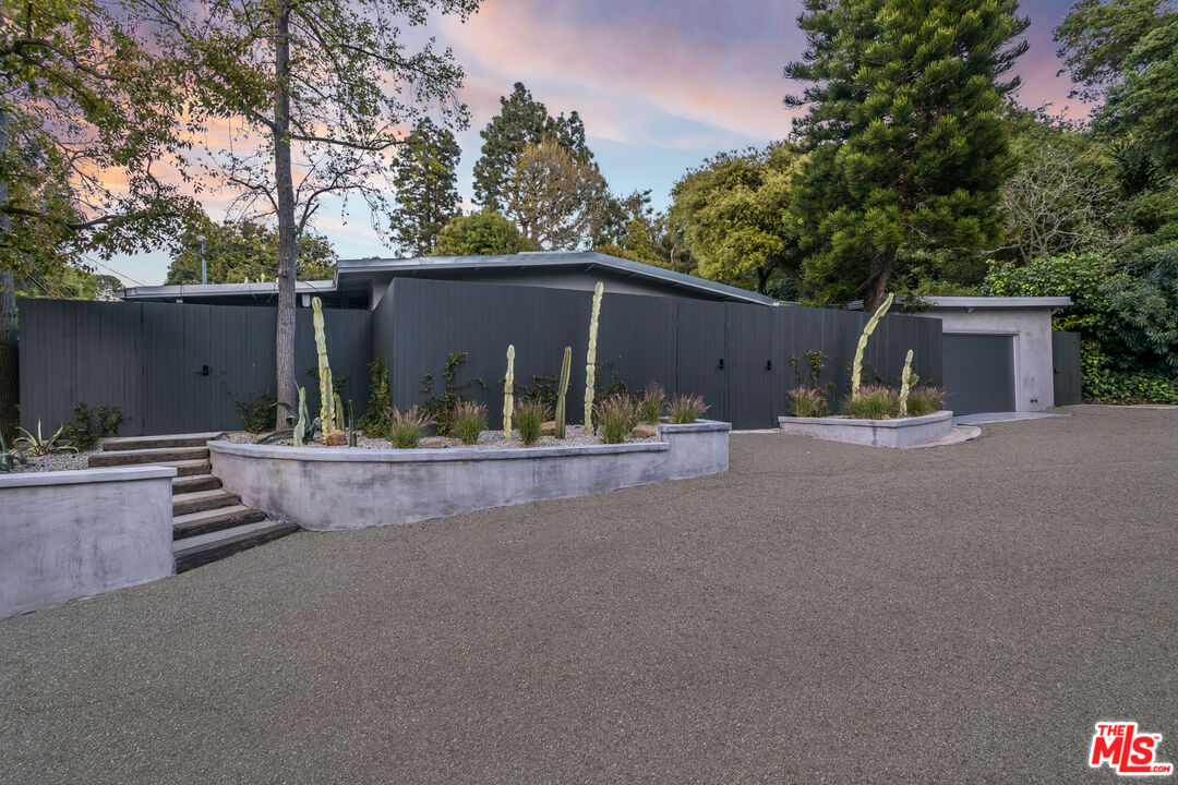 2538 Hutton Drive Beverly Hills, CA 90210 - Photo 5 of 63