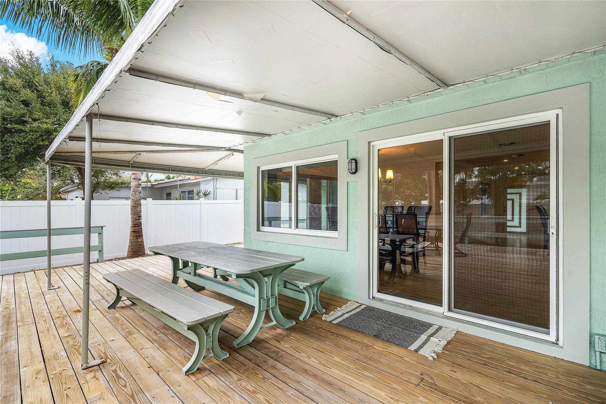 290 Northeast 29th Street Boca Raton, FL 33431 - Photo 31 of 48 a view of a patio with table and chairs with wooden floor and fence