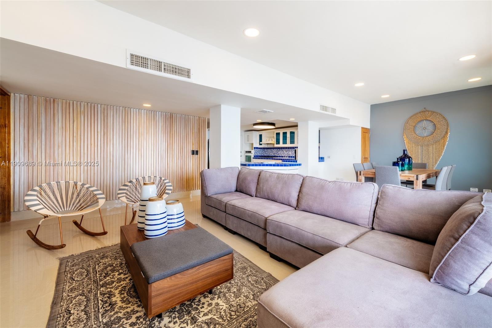 Las Cruces Las Cruces, SA 88001 - Photo 11 of 22 a living room with furniture and a rug
