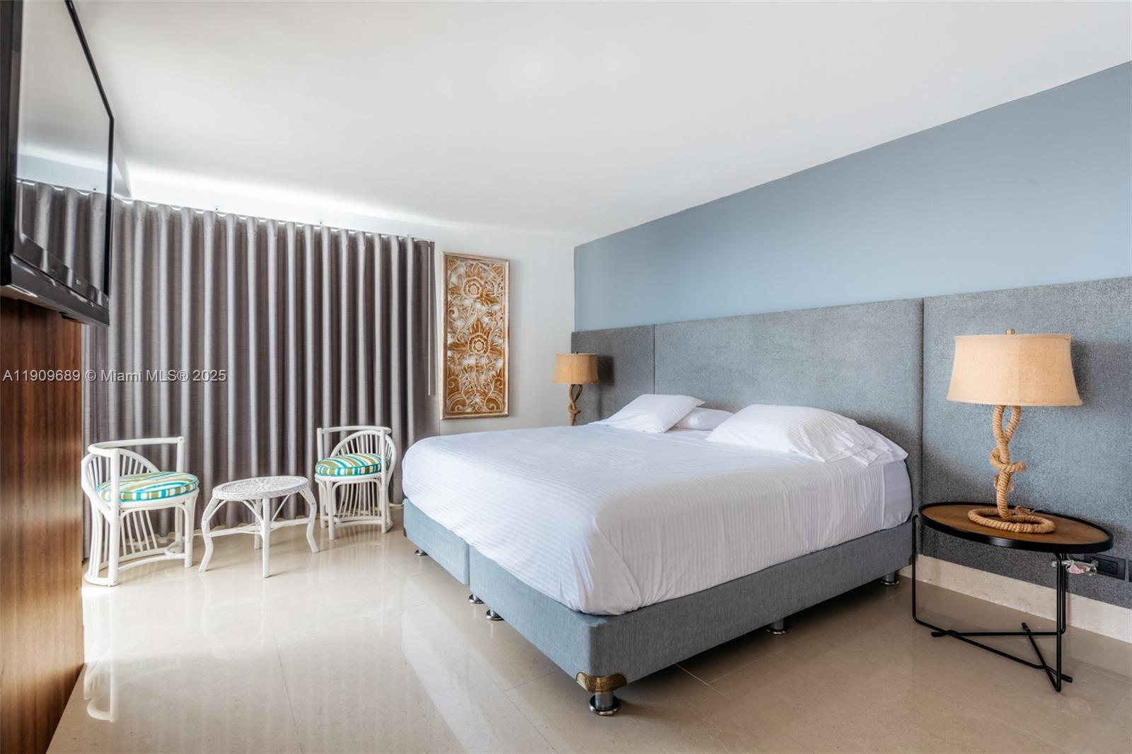 Las Cruces Las Cruces, SA 88001 - Photo 19 of 22 a bedroom with a bed and a chair