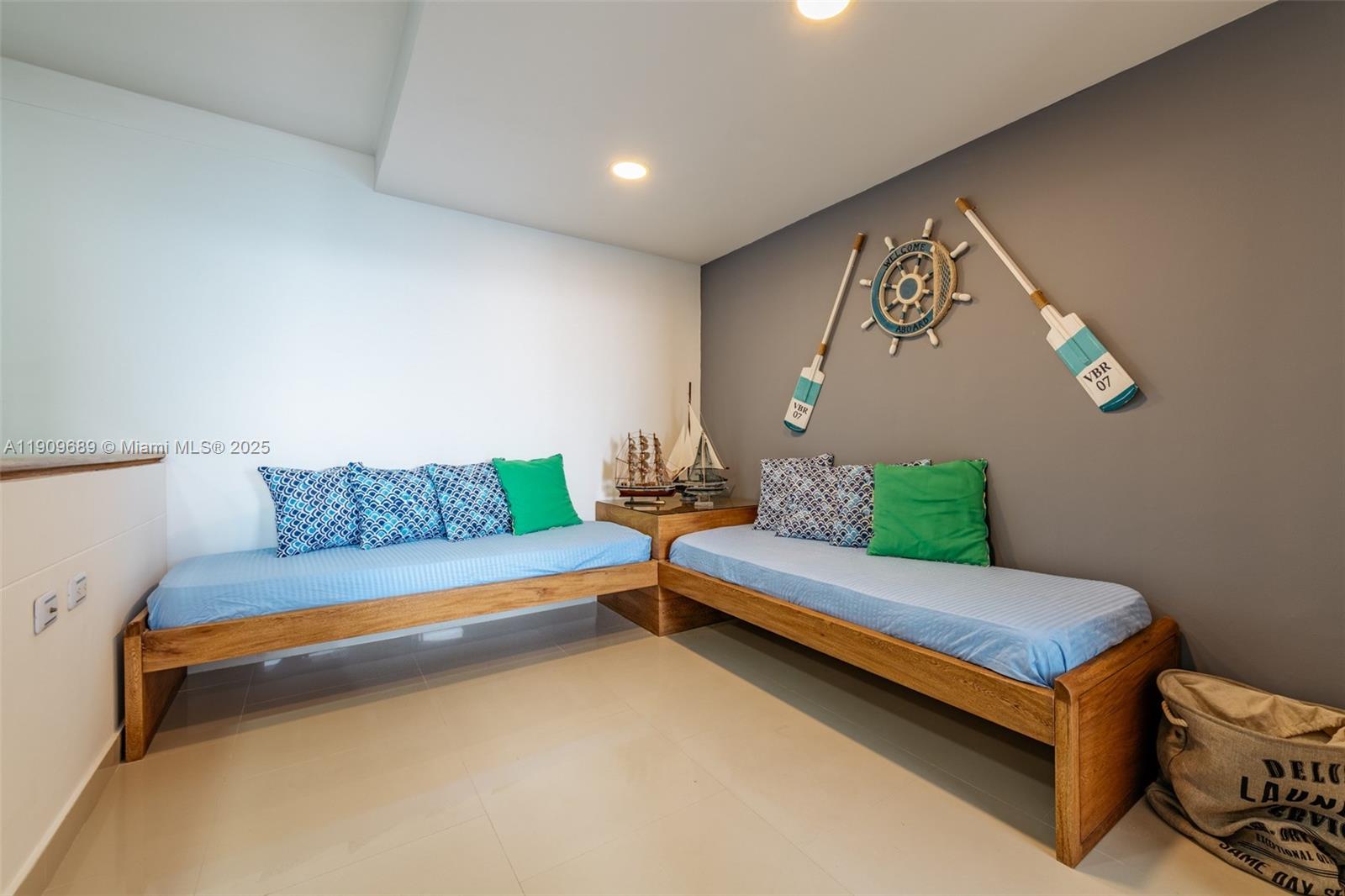 Las Cruces Las Cruces, SA 88001 - Photo 22 of 22 a living room with furniture and a couch