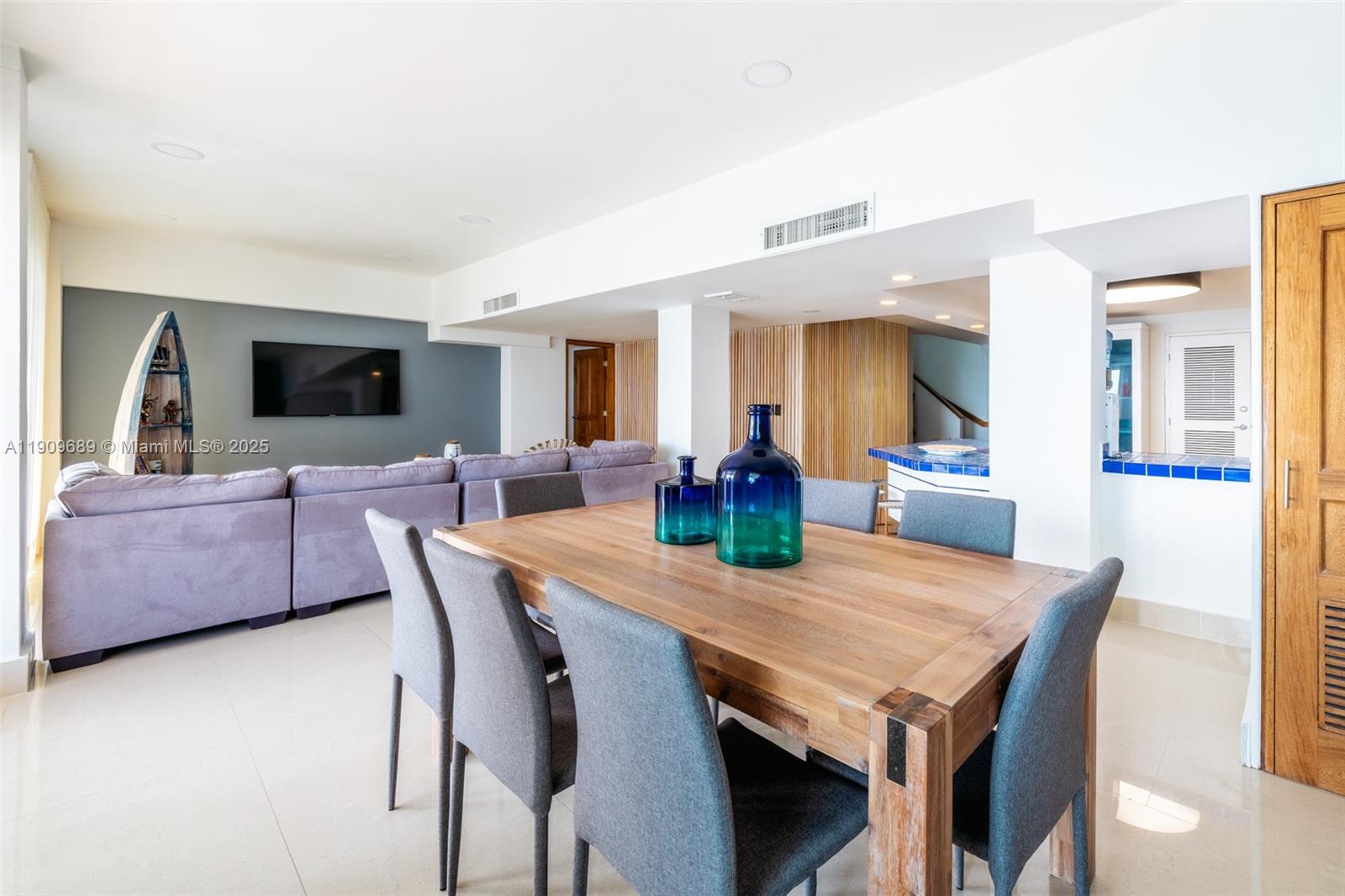 Las Cruces Las Cruces, SA 88001 - Photo 4 of 22 a view of a dining room with furniture