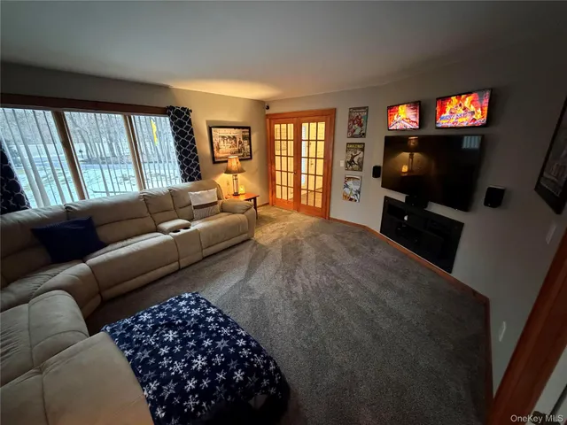 $965,000 | 503 Wading River Road, Manorville, NY 11949