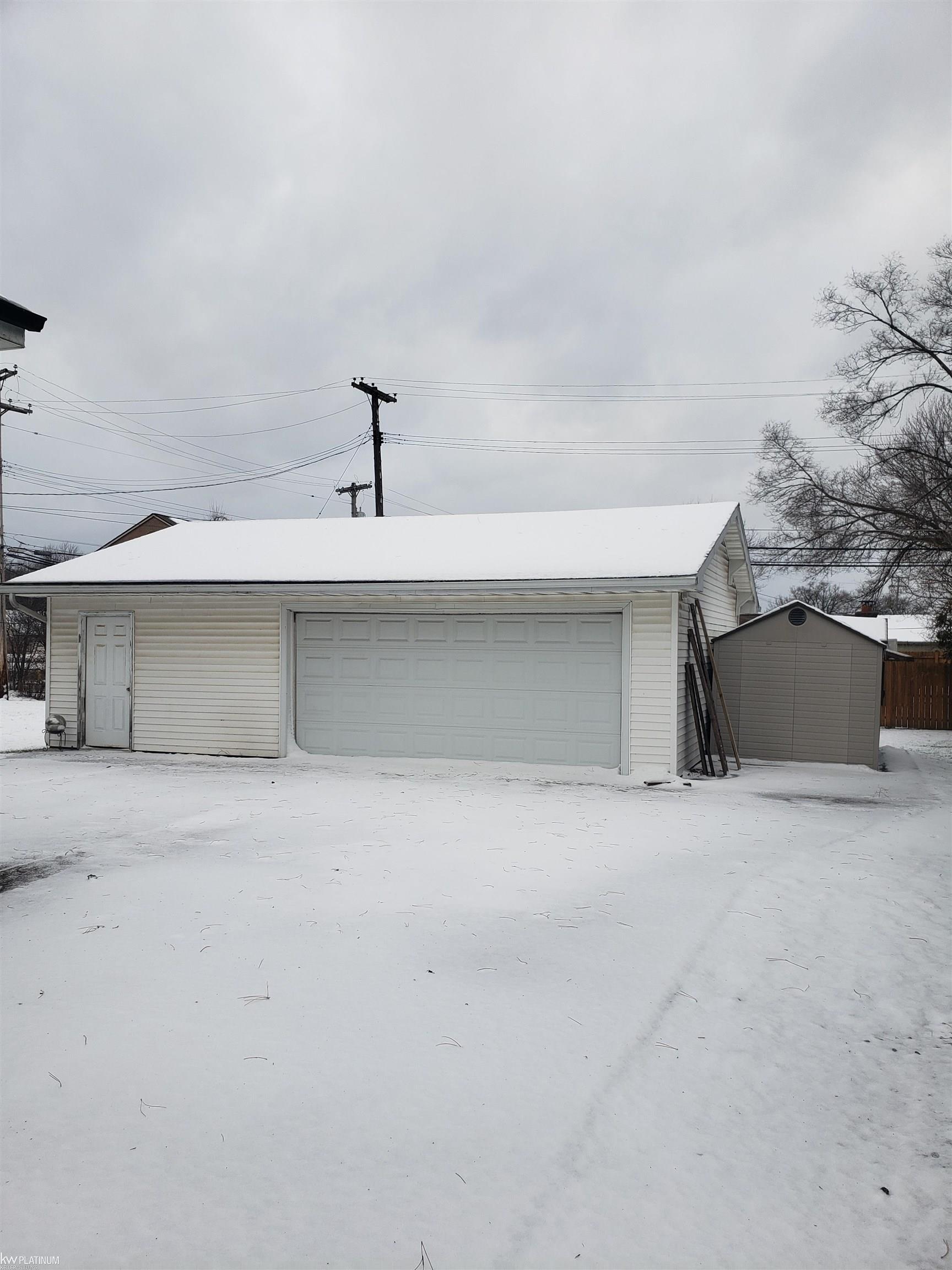 33151 Klein Road Fraser, MI 48026 - Photo 22 of 25 50131442-c6332654-8936-48b9-8b92-aab757eed706.JPG