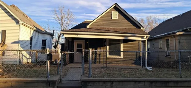 $1,200 | 221 East Colorado Avenue, St. Joseph, MO 64504