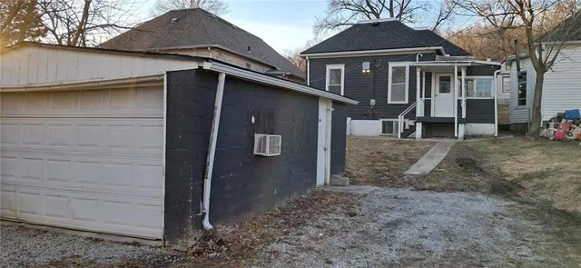 $1,200 | 221 East Colorado Avenue, St. Joseph, MO 64504